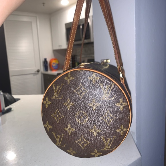 LOUIS VUITTON
Monogram Papillon 26 - Picture 4 of 14
